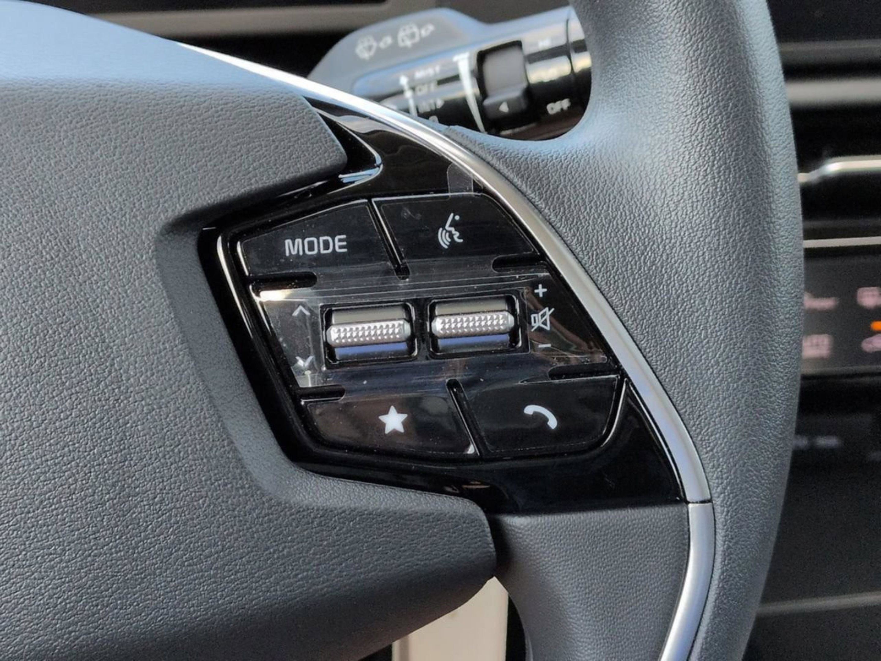 New 2026 Interstellar Gray Kia LX image 27