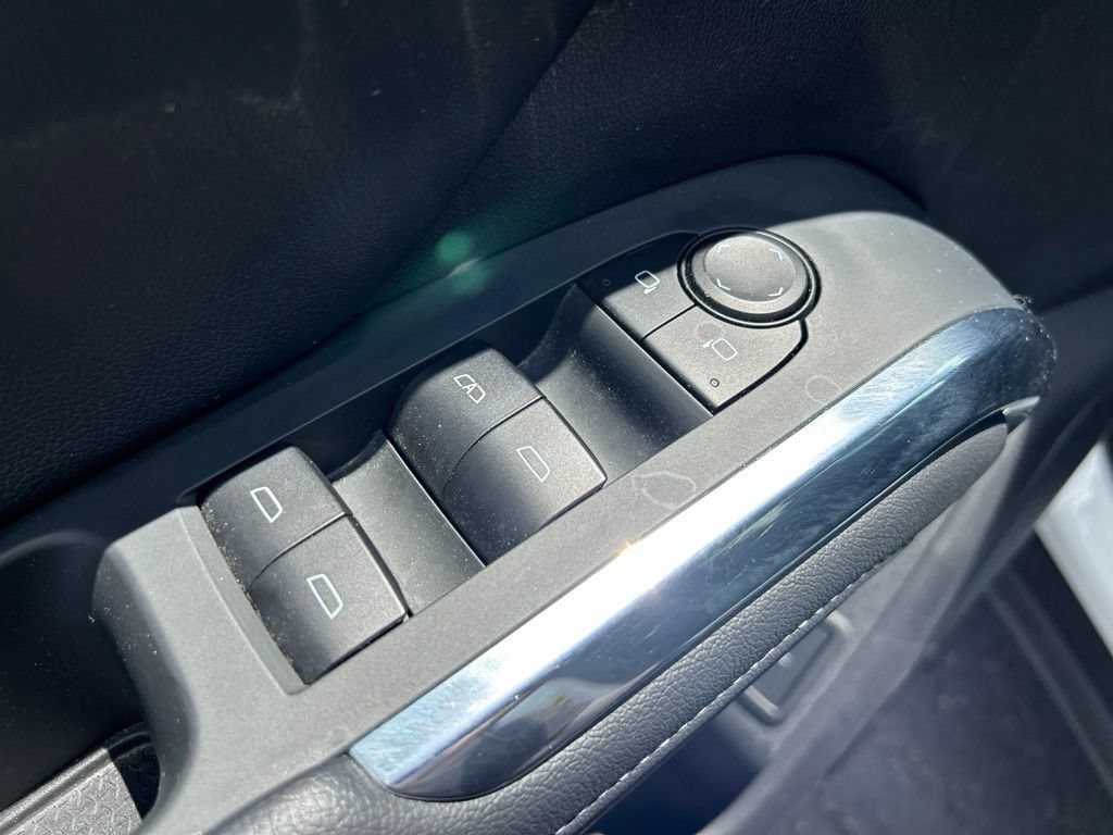 Used 2025 Summit White Chevrolet LT image 16