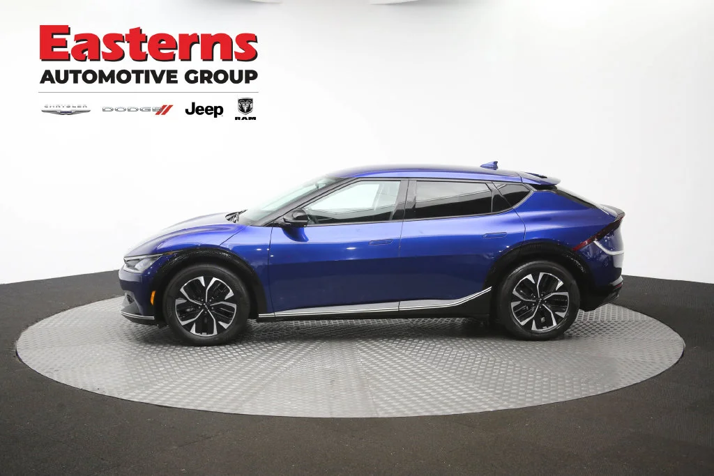 Used 2023 Blue Kia Wind image 61