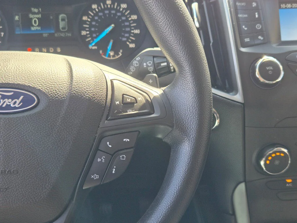 Used 2019 Gray Ford SE image 25