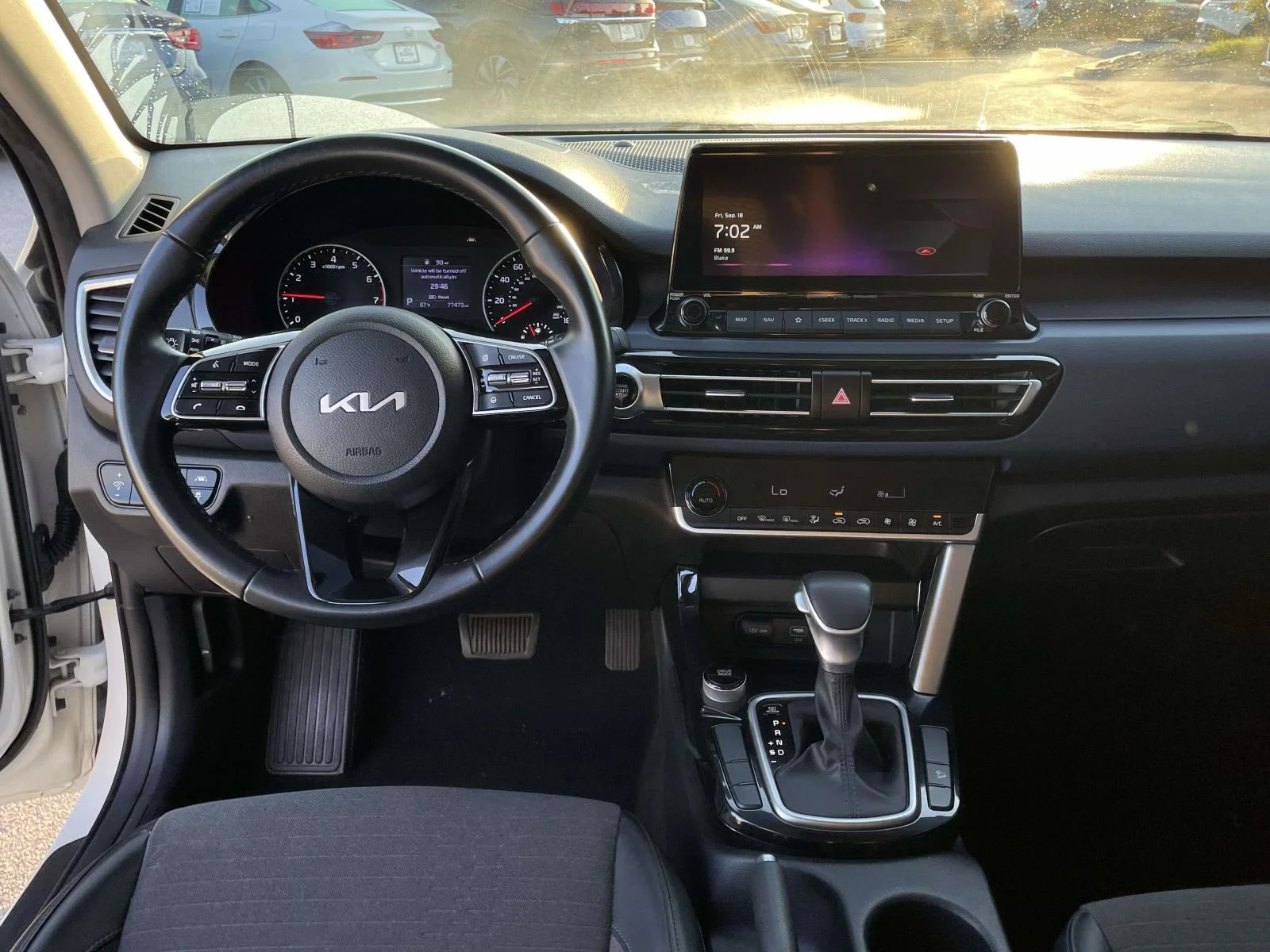 Used 2023 White Kia S image 4