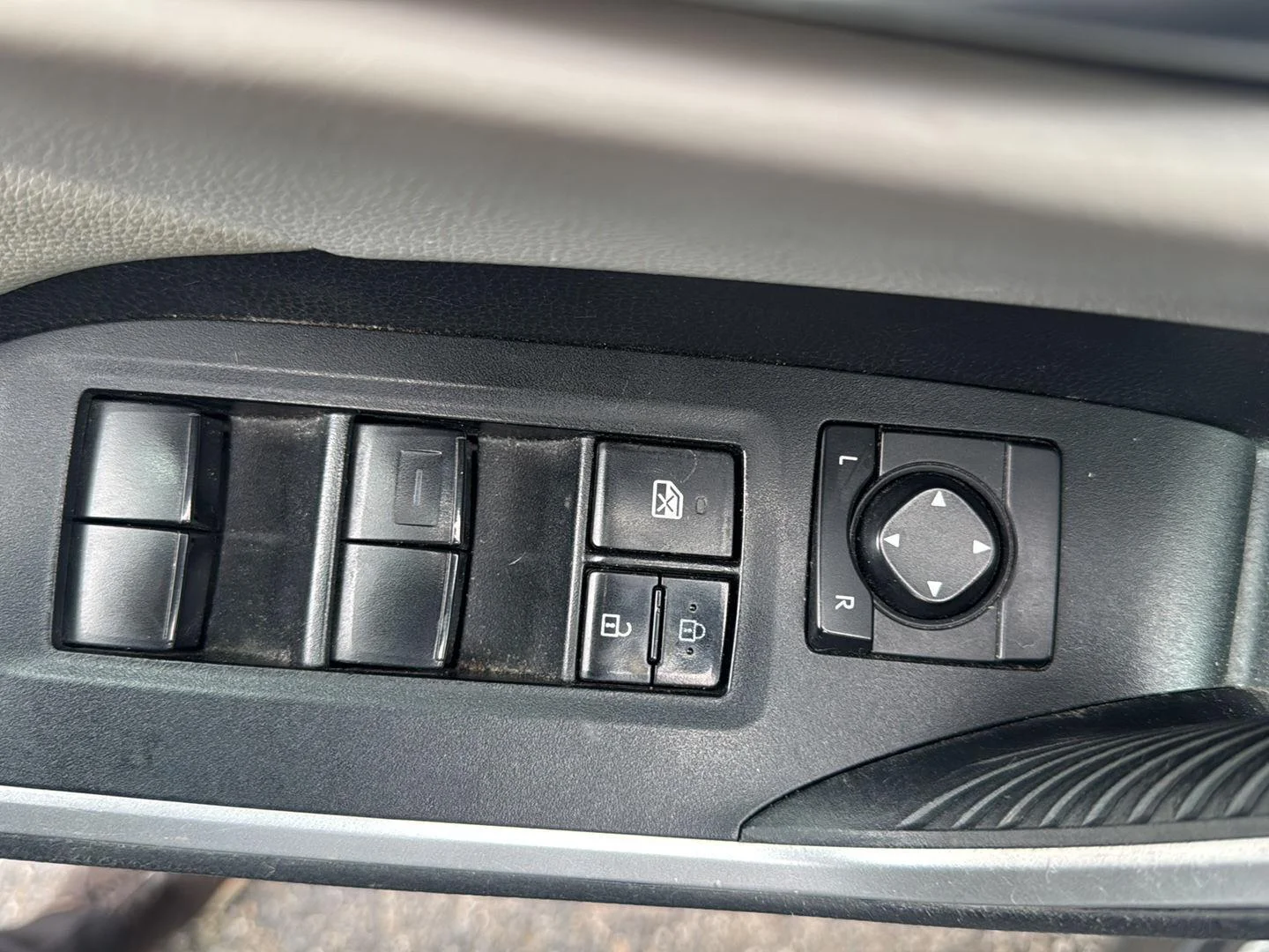 Used 2019 Magnetic Gray Metallic Toyota XLE image 14