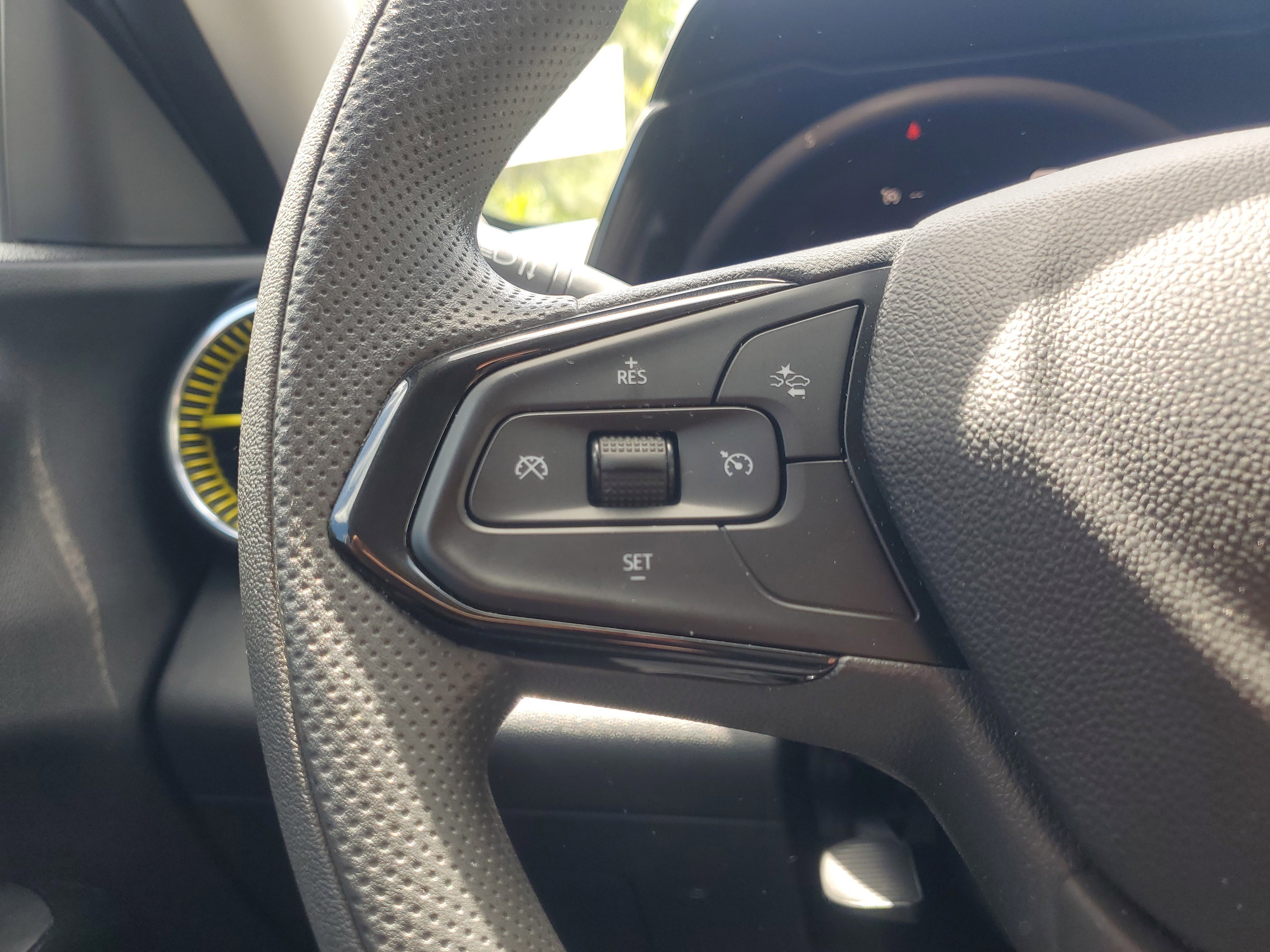 Used 2025 Summit White Chevrolet LT image 20