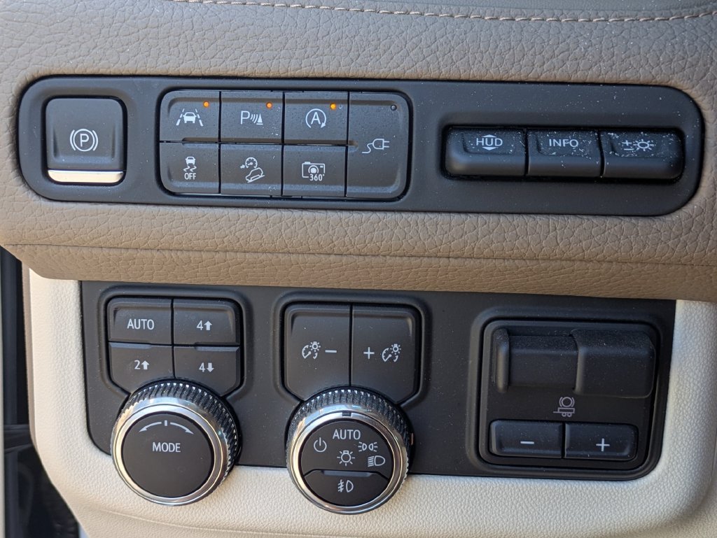 Used 2022 White GMC Denali image 15