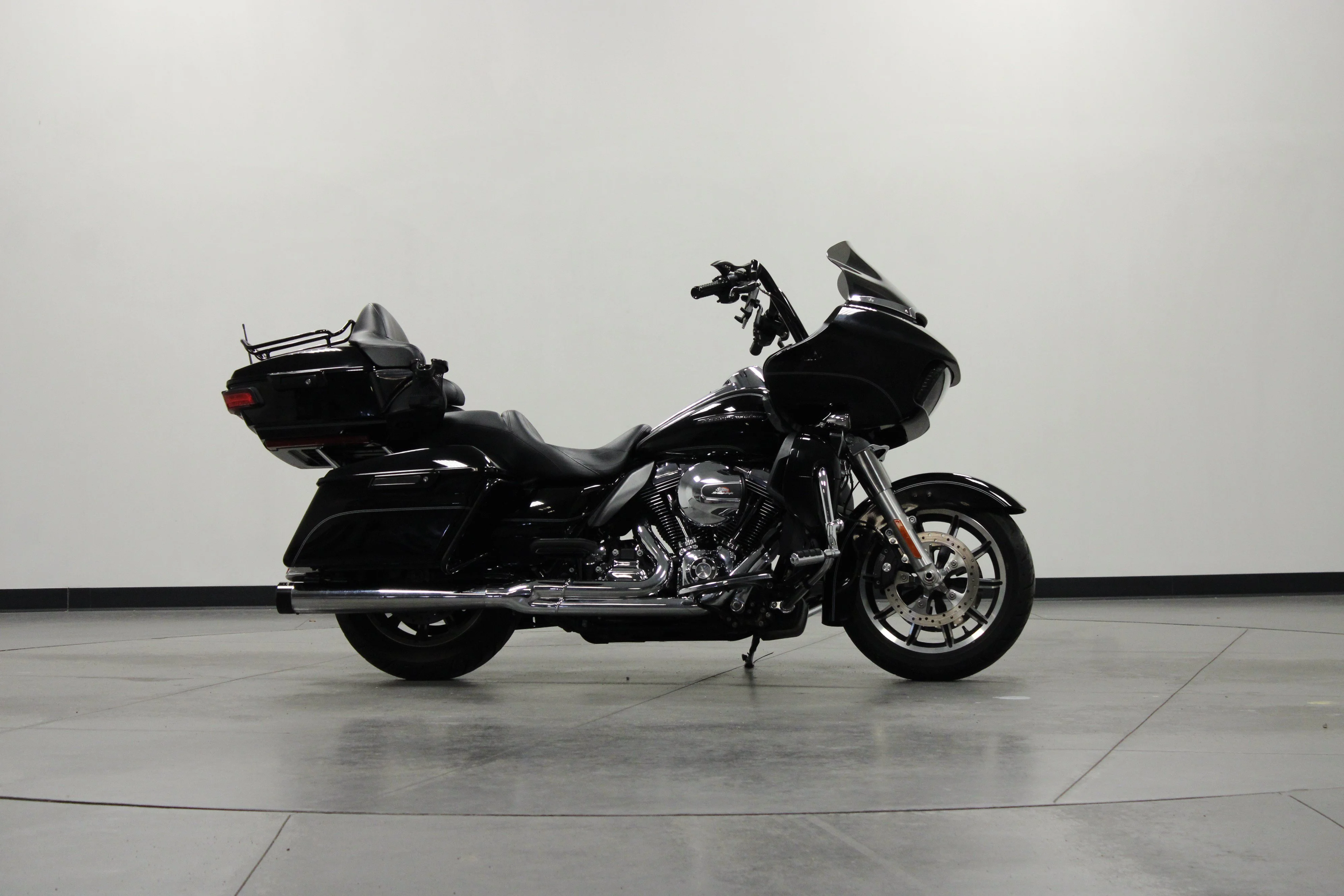 Used 2016 Black Harley-Davidson  image 3