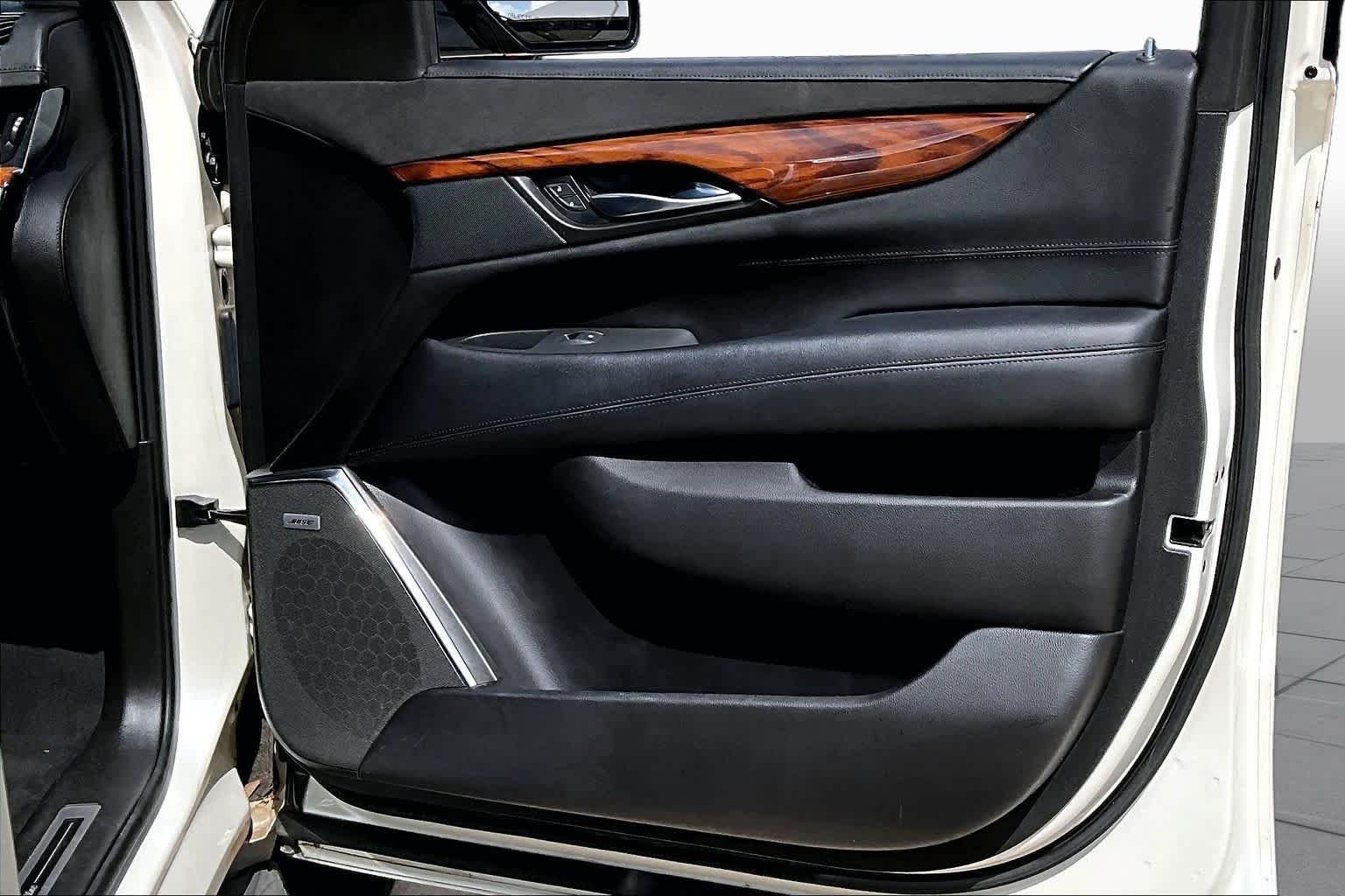 Used 2015 White Diamond Tricoat Cadillac Luxury image 9