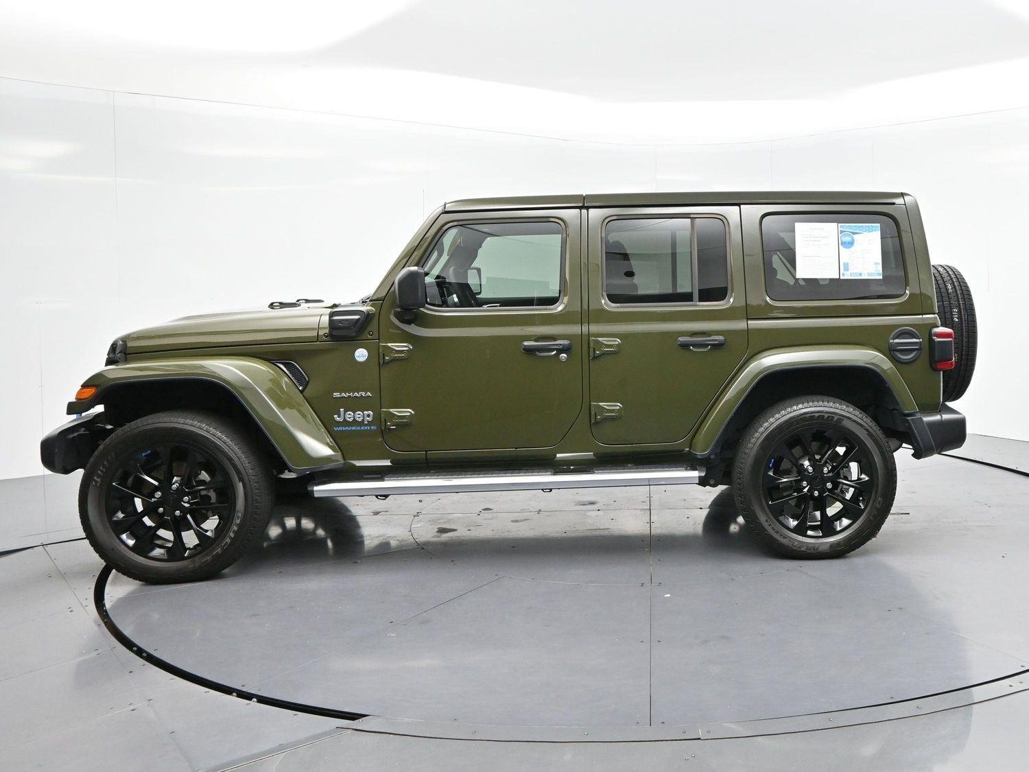 Used 2023 Sarge Green Clearcoat Jeep Sahara image 4