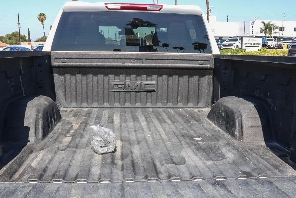 Used 2025 White GMC AT4 image 26