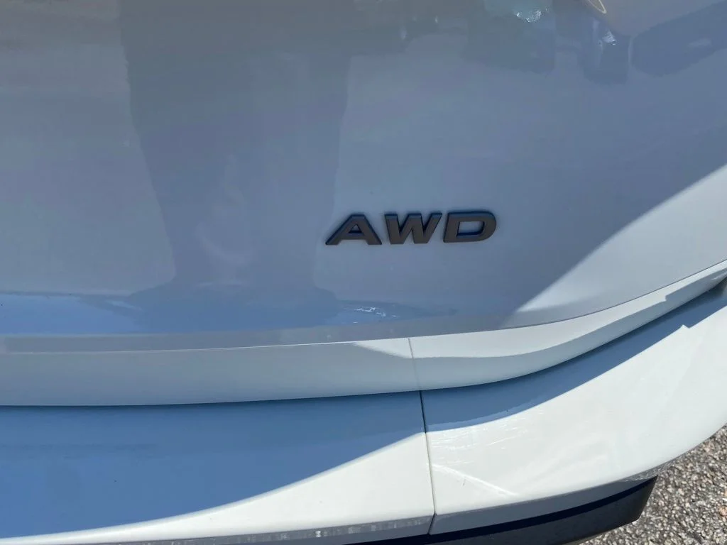 Used 2025 White Nissan S image 12