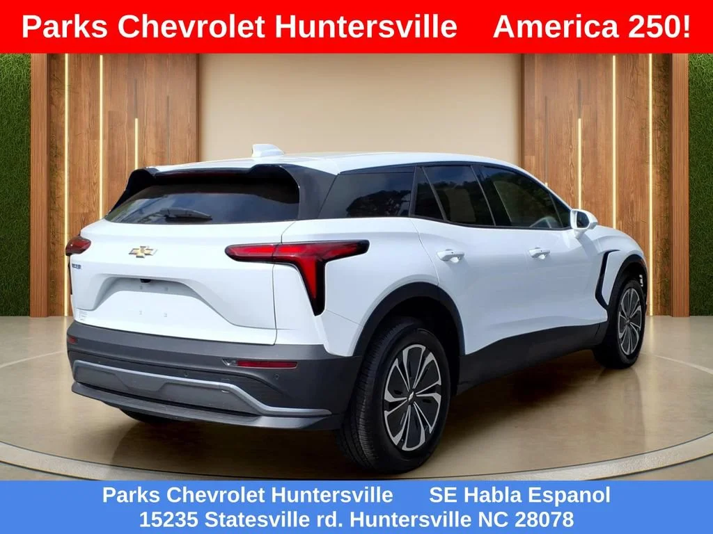 New 2026 Summit White Chevrolet LT image 31