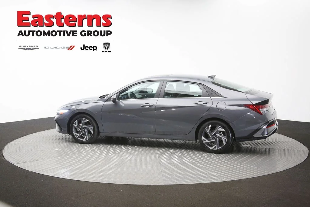Used 2025 Gray Hyundai SEL Convenience image 62