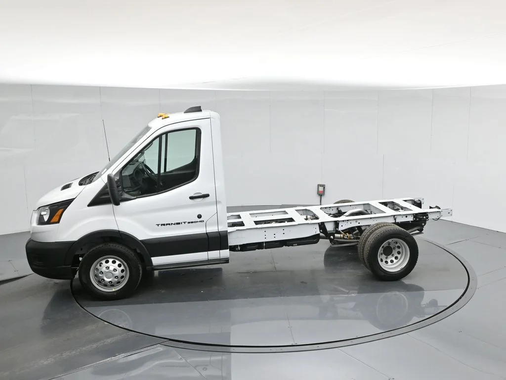 New 2026 Oxford White Ford Base image 35
