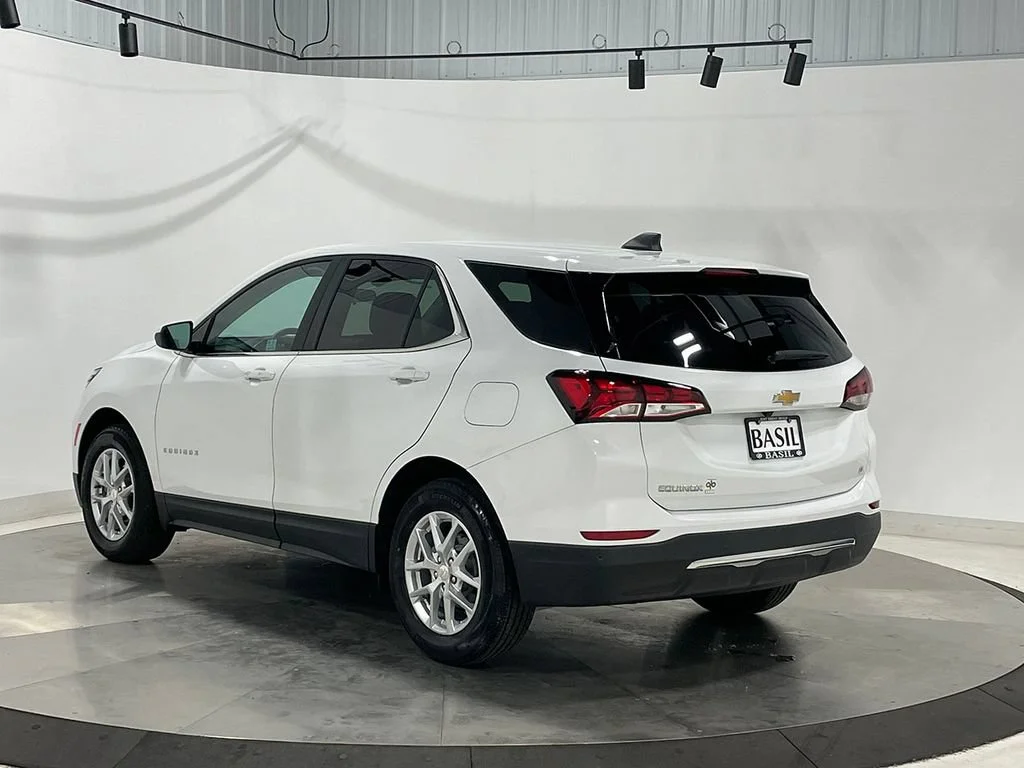 Used 2024 Summit White Chevrolet LT image 14