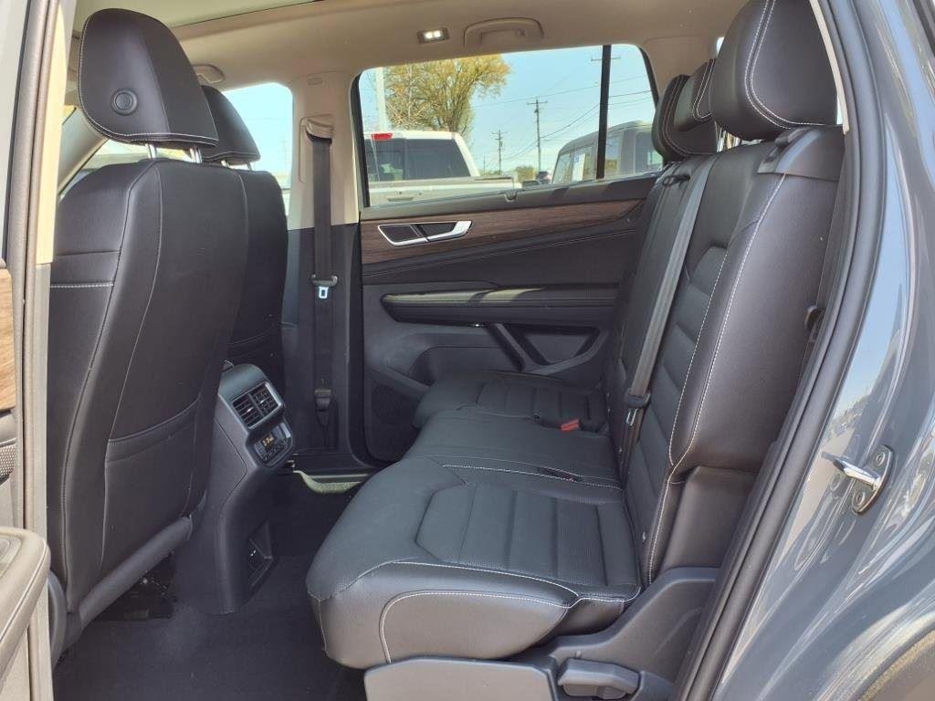 2025 Volkswagen Atlas SEL - Photo 26