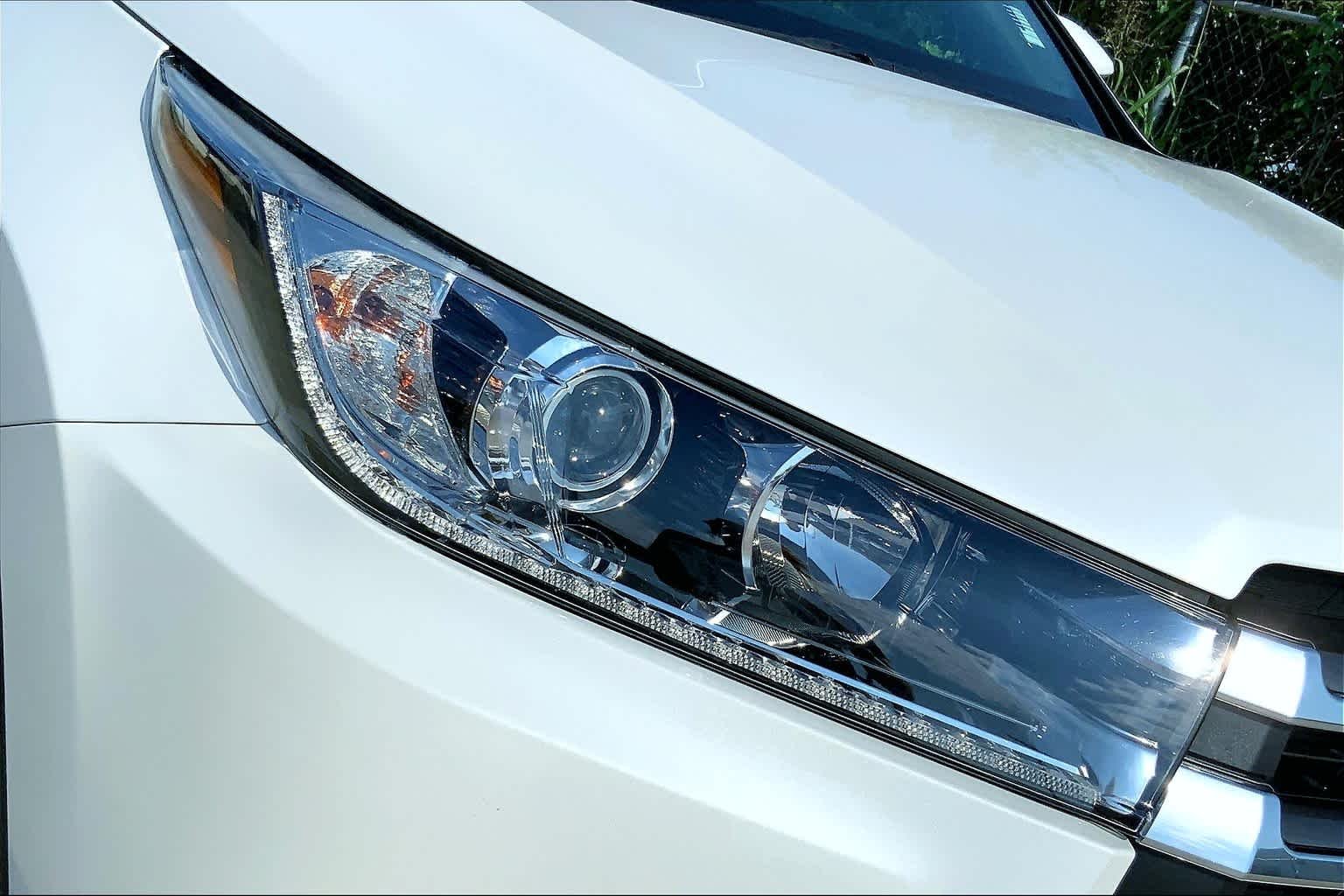 Used 2017 Blizzard Pearl Toyota Limited image 28
