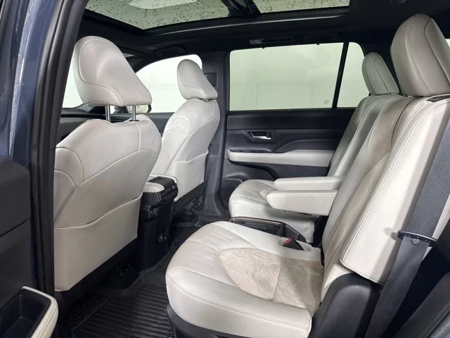 Used 2024 Cloud Toyota MAX Platinum image 12
