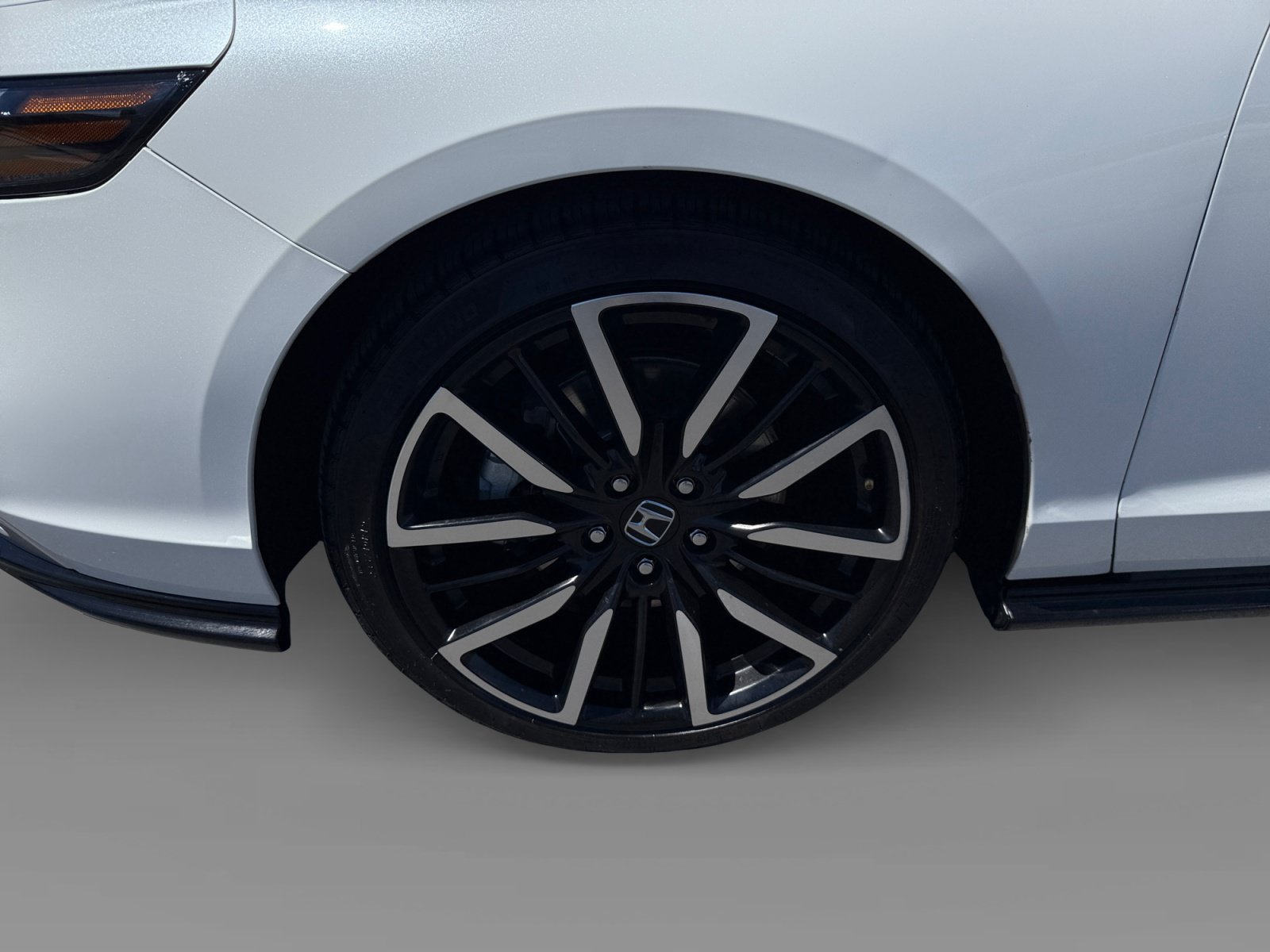 Used 2025 White Honda Touring image 9