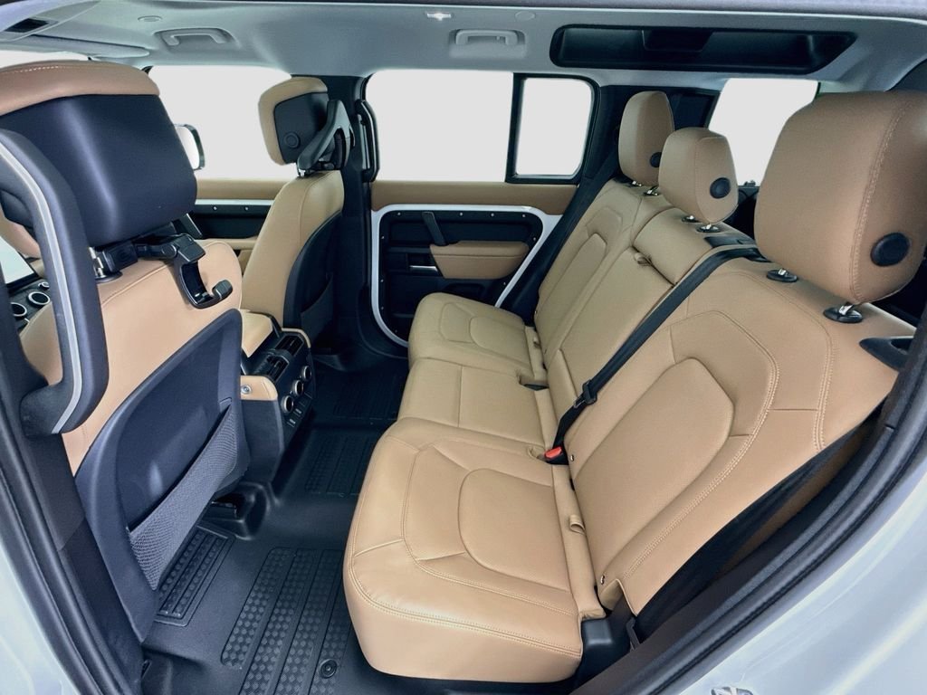 Used 2026 Fuji White Land Rover S image 21