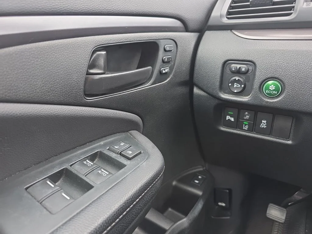 Used 2023 White Honda EX-L image 18