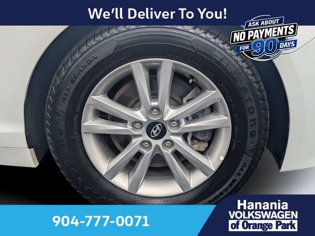 Used 2016 White Hyundai SE image 11