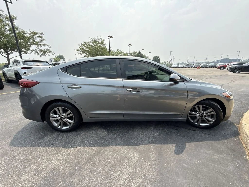 Used 2017 Gray Hyundai SE image 4