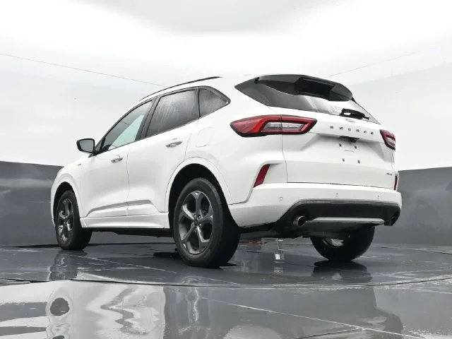 Used 2023 White Metallic Ford ST-Line image 25