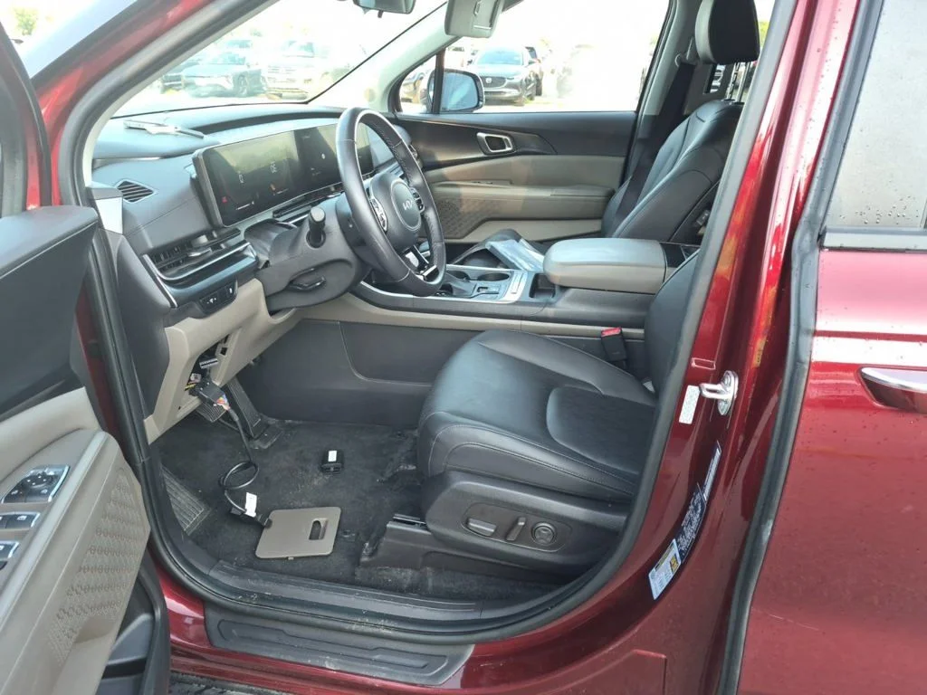 Used 2026 Red Kia LXS image 5