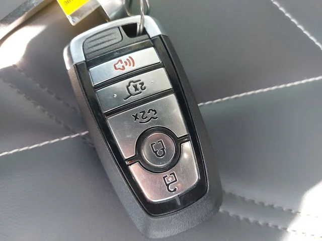 Used 2025 Blue Ford Select image 34