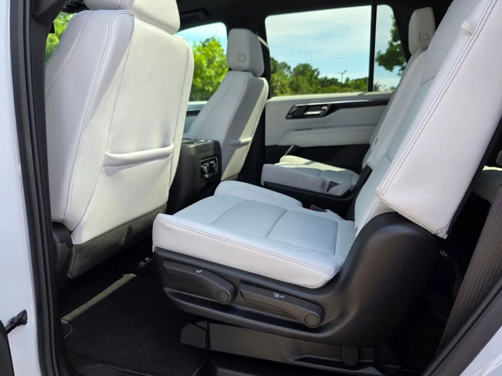 Used 2026 Polar White Tricoat Chevrolet Premier image 29