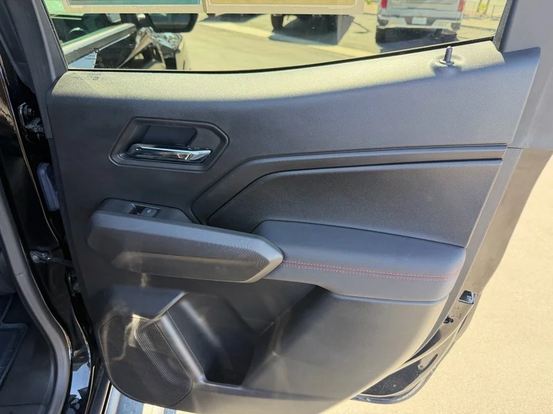 Used 2025 Black Chevrolet Z71 image 21