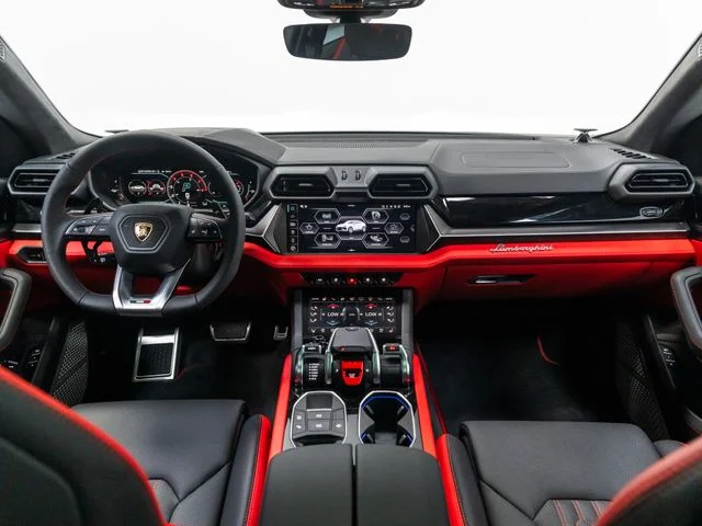 Used 2025 Black Lamborghini SE image 18