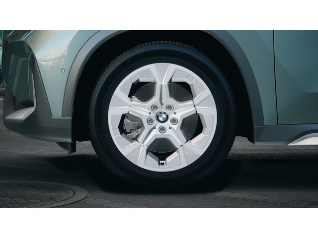 New 2027 Cape York Green Metallic BMW  image 7