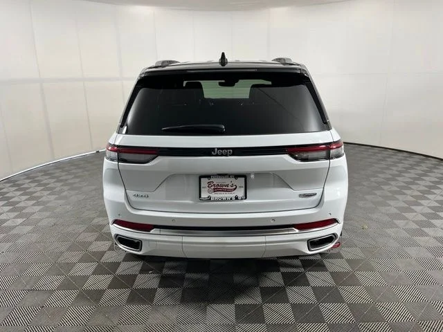 Used 2023 White Jeep Summit image 6