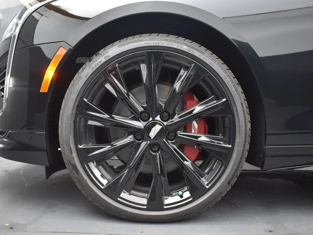 2025 Cadillac CT4 V-Series - Photo 8