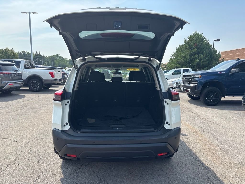 Used 2021 White Nissan S image 7
