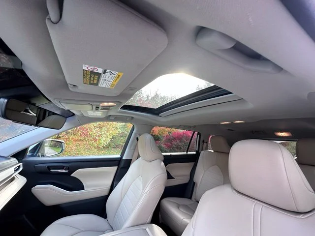 Used 2024 Off-white Toyota XLE image 13