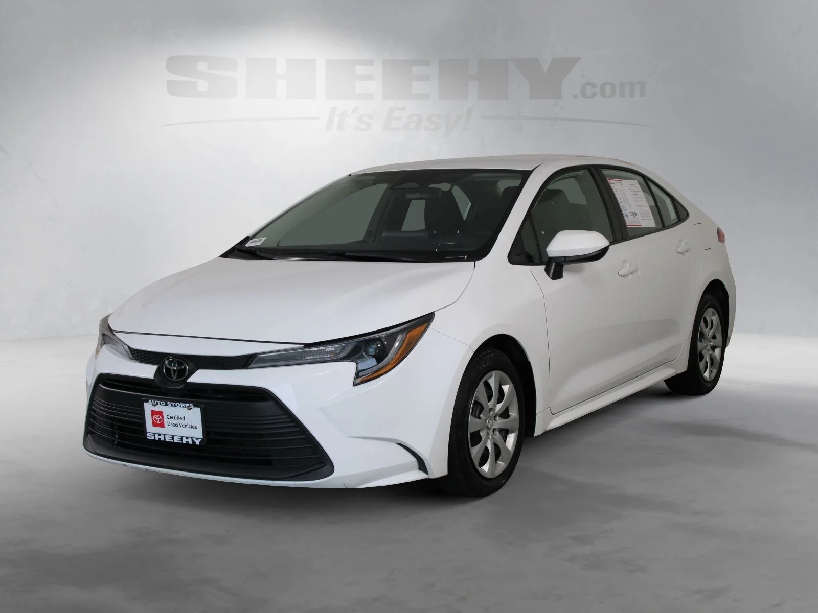 Used 2025 White Toyota LE image 15