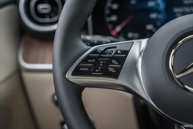 New 2026 Polar White Mercedes-Benz GLC 300 image 29