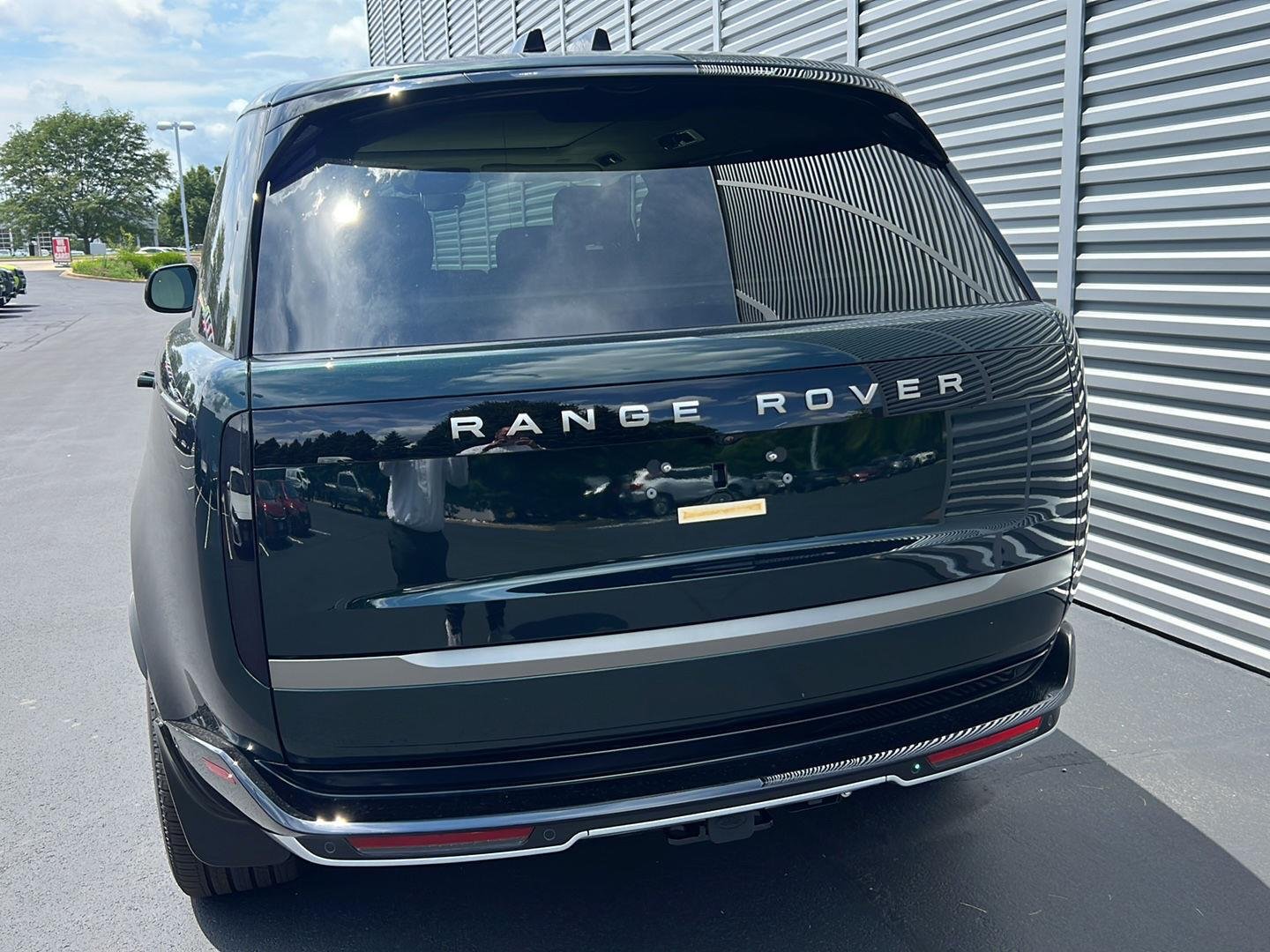 New 2026 British Racing Green SV Bespoke Ultra Met Gloss Land Rover SE image 4