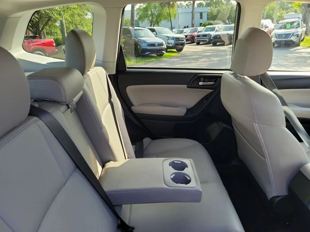 Used 2018 Silver Subaru 2.5i Limited image 31