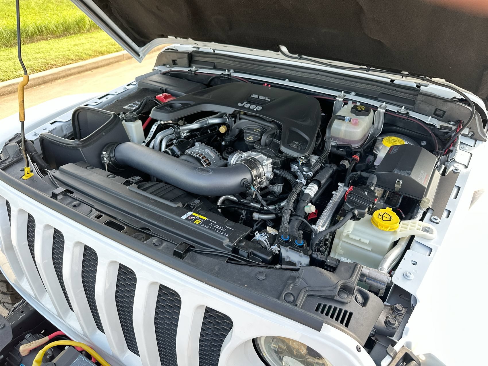 Used 2020 Bright White Clearcoat Jeep Sport S image 22