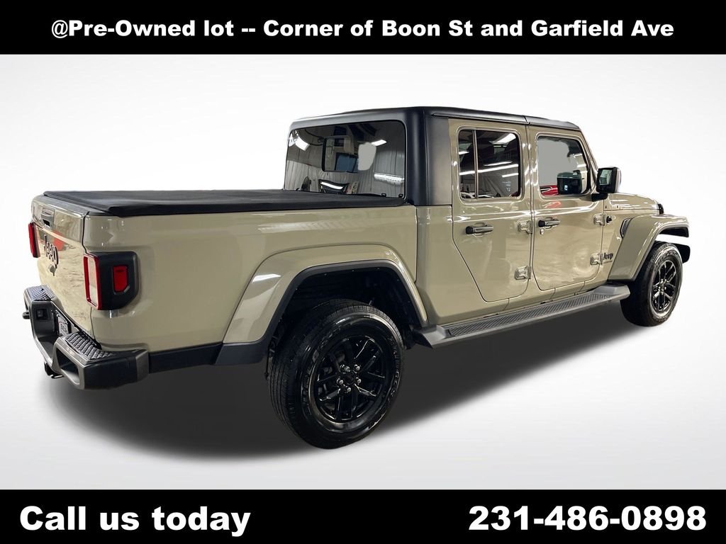 Used 2022 Beige Jeep Sport image 5