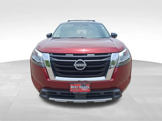Used 2023 Red Nissan SL image 2