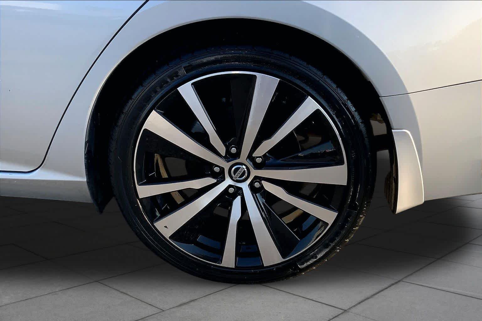 Used 2022 Brilliant Silver Metallic Nissan 2.5 SR image 11
