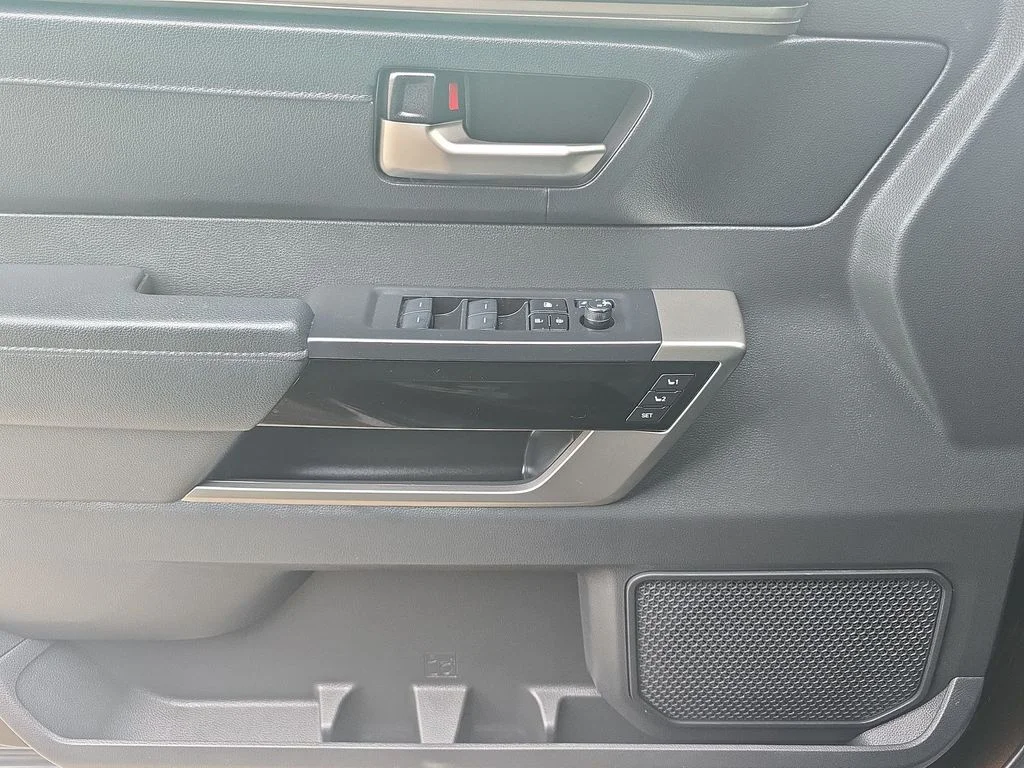 Used 2025  Toyota Limited image 18