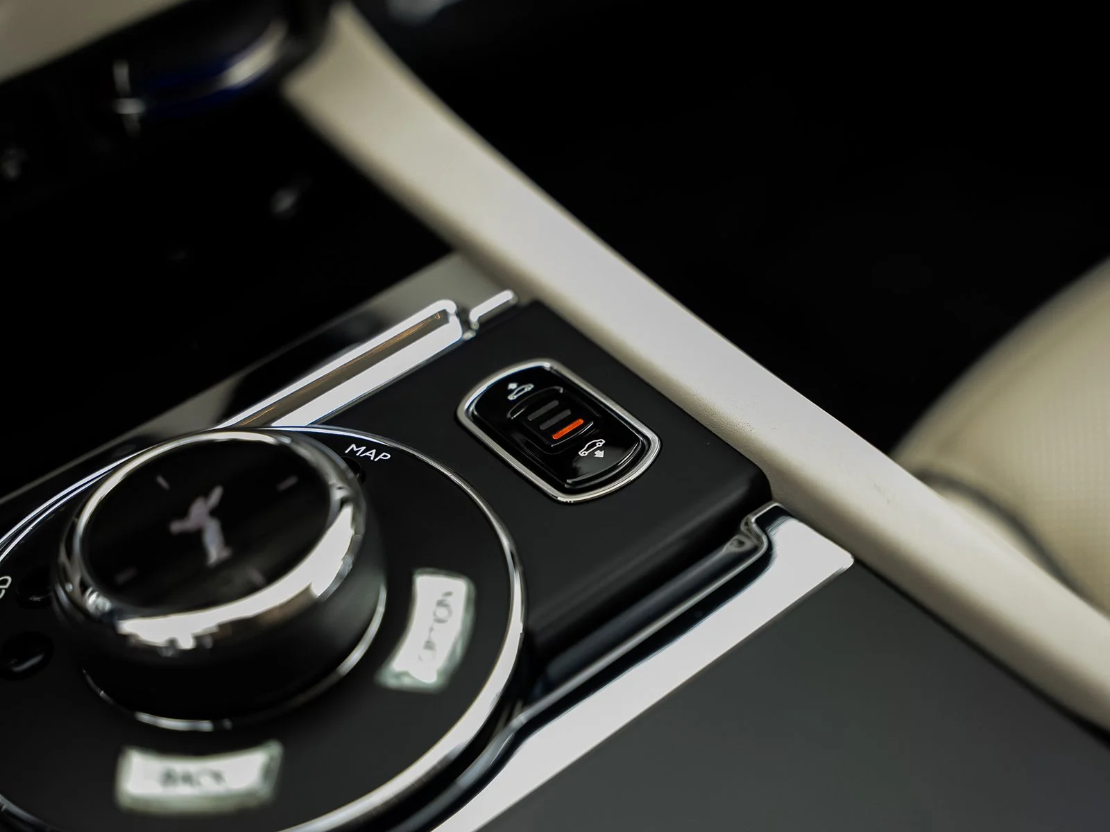 Used 2017 White Rolls-Royce Base image 52