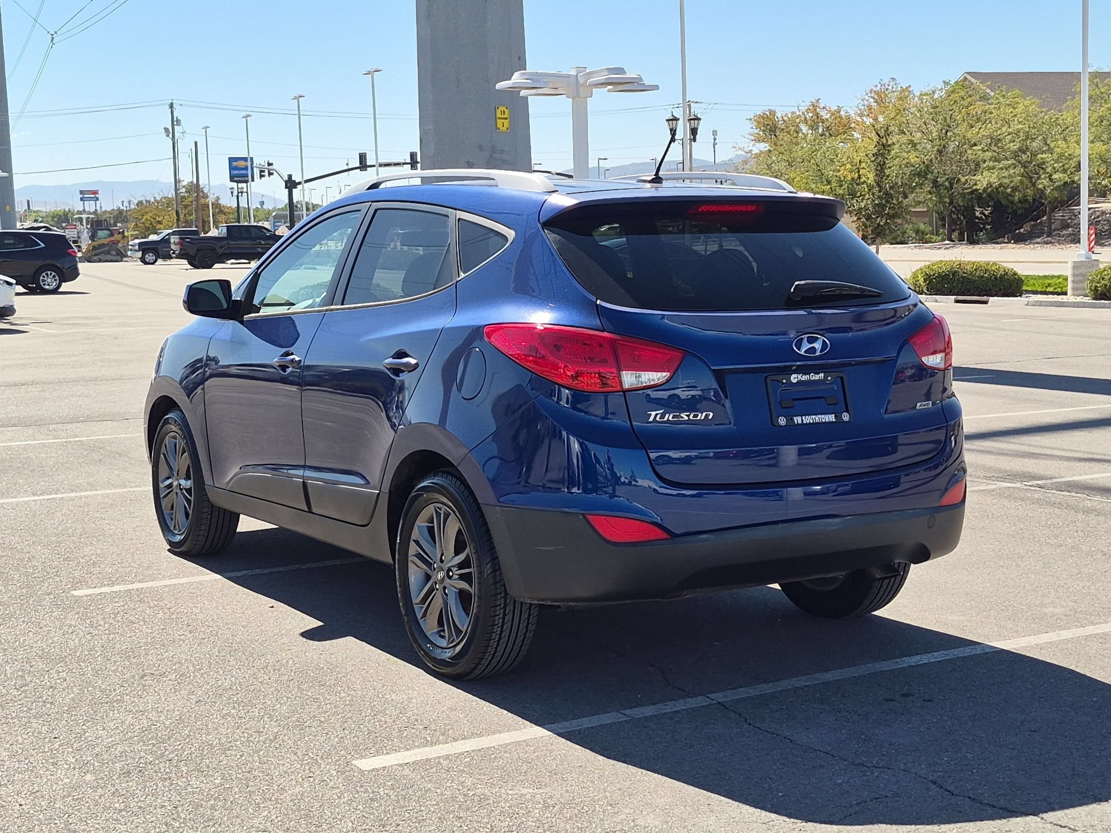 Used 2014 Laguna Blue Metallic Hyundai SE image 5