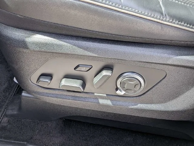 Used 2024 White Hyundai Calligraphy image 20
