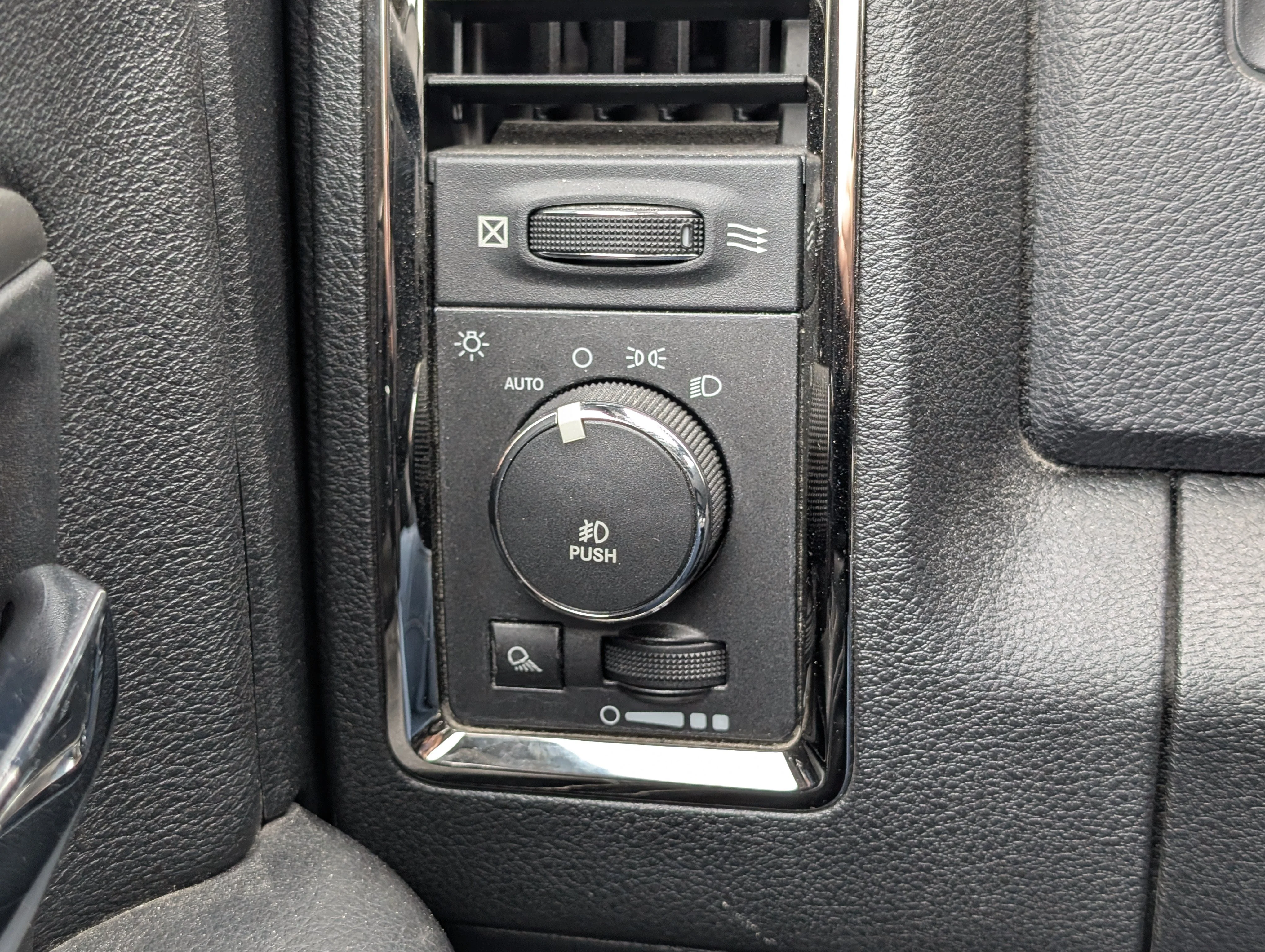 Used 2013 Black Ram Sport image 29