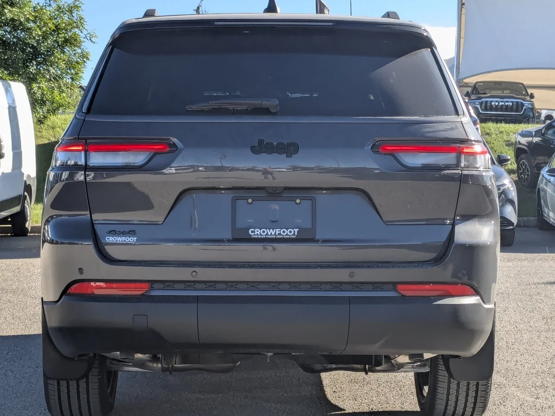 New 2026 Grey Jeep Altitude - - 4x4 - 20 Gloss Black Wheels - Remote Start - Capri Leatherette & More! image 7